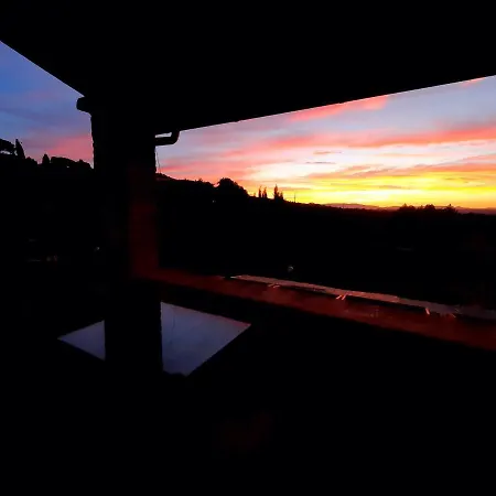 Leonaerdo Guests House *