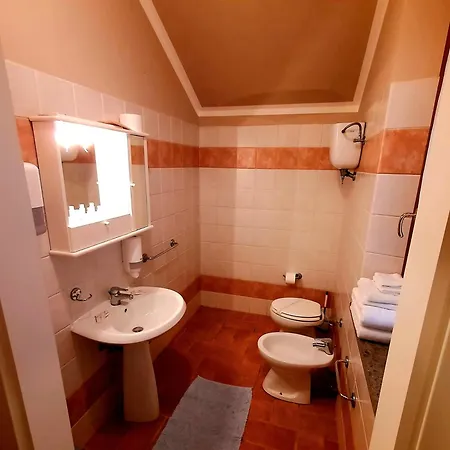 Leonaerdo Guests House - Lt Locazione Turistica Apartment Panicale